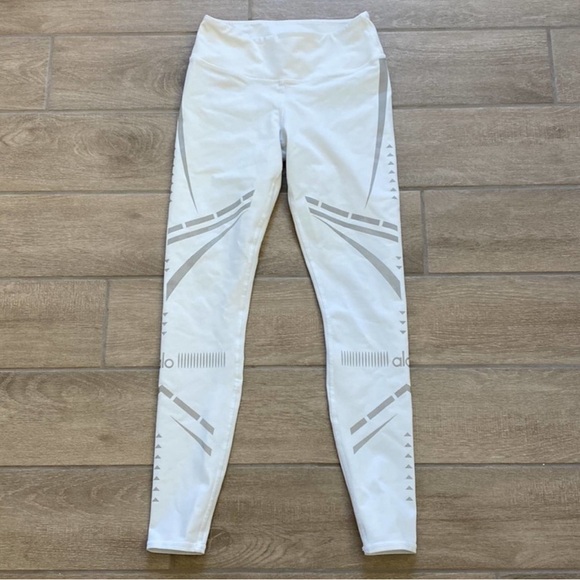 Alo Yoga White Leggings with Silver Metallic Pattern Size: S - Picture 2 of 5